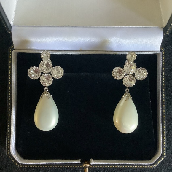 Vintage SCAASI faux pearl & rhinestones clip on earrings. - Picture 1 of 6